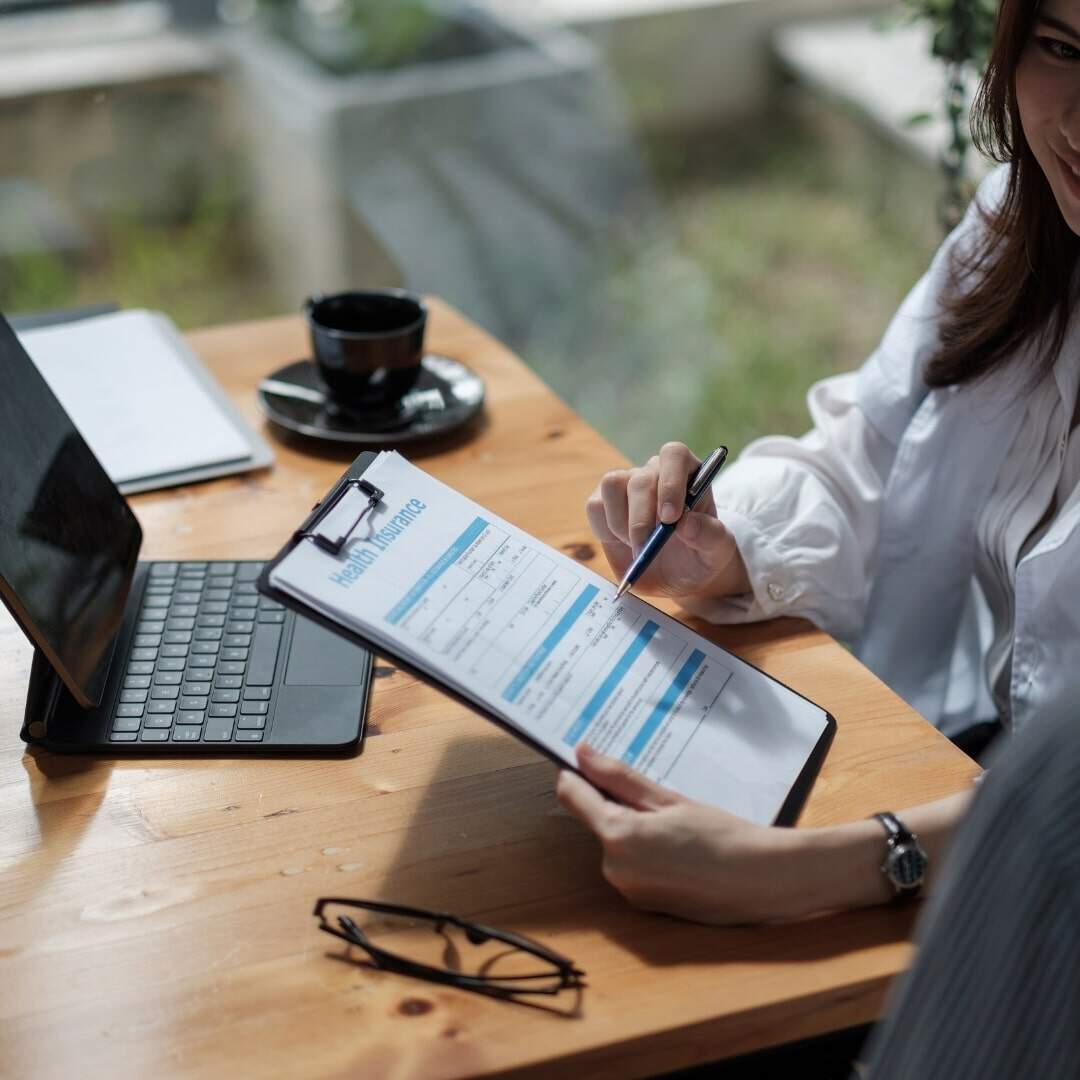 SMALL GROUP HEALTH COVERAGE AND FACTS THAT EMPLOYERS SHOULD KNOW Woman explaining Out-of-Network Vs. In-Network Health Coverage